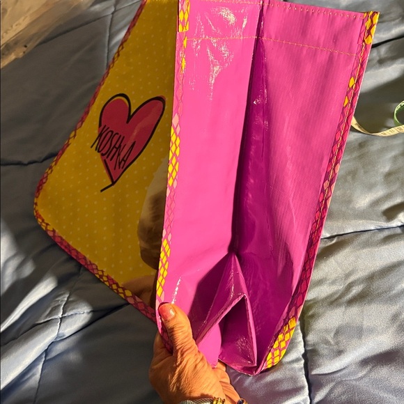 NEW-collectors Marilyn Monroe Designer
Shopping tote w/t Snap on wallet inside - Picture 15 of 15